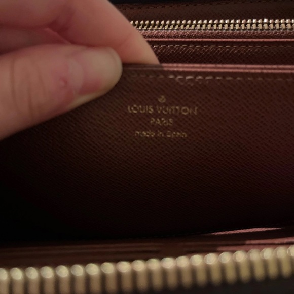 Louis Vuitton Black and Gold Monogram Zippy Wallet - Picture 5 of 9